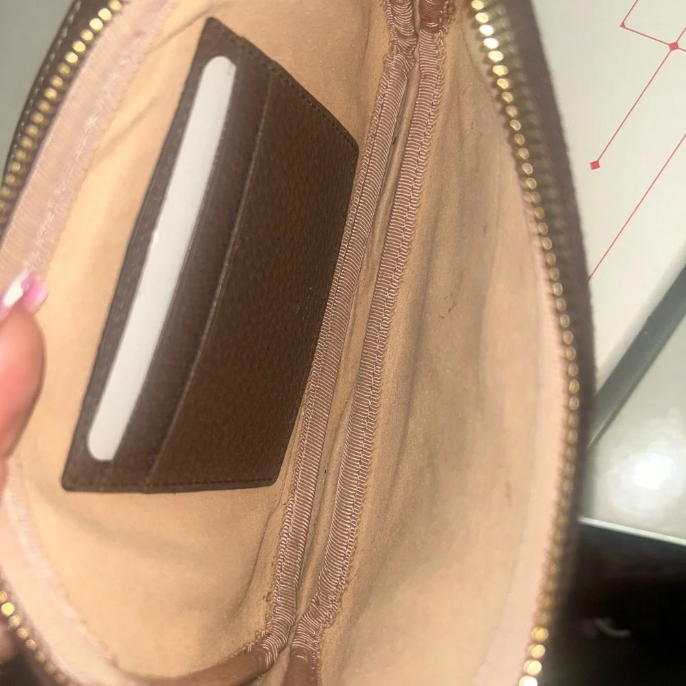 Gucci Beige and Brown Crossbody Bag with Red and Green Accents - Picture 4 of 8